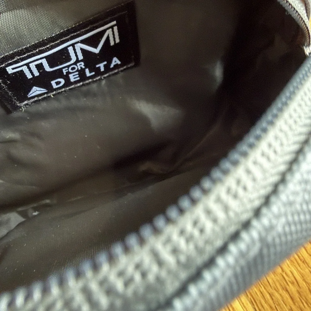 2 TUMI Delta Air Lines Amenity Travel Kit Bags Blue Black Leather Trim 1 Partial